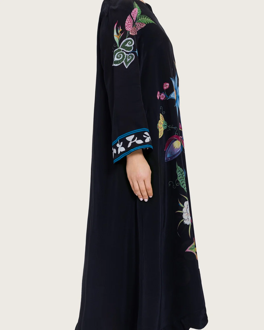 فستان طويل بطبعة زهرية فنية وحواف مموجة - Image 8
