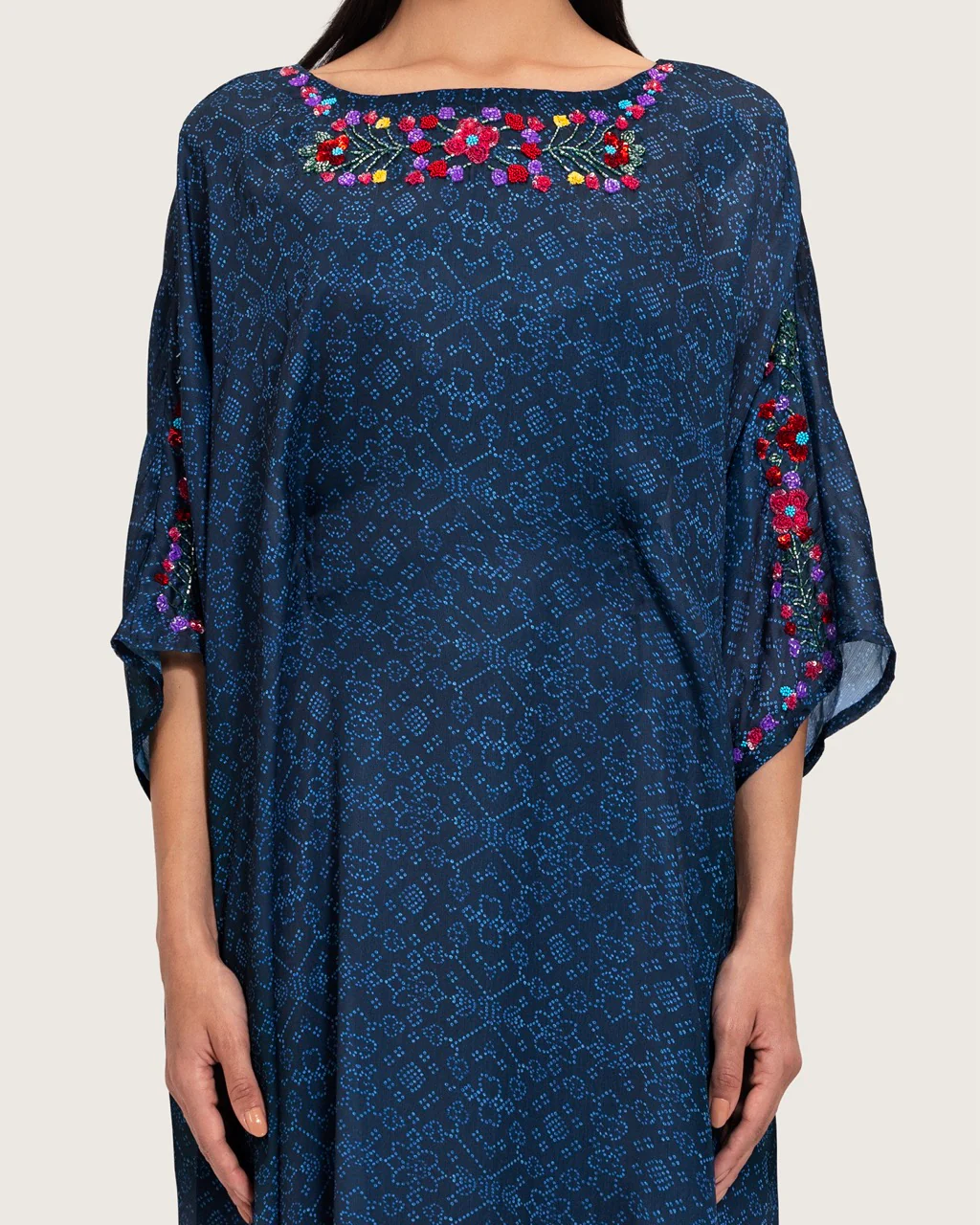 قفطان أزرق داكن مطبوع مع تطريز يدوي وقصة فضفاض و ربطة وسط - Image 6