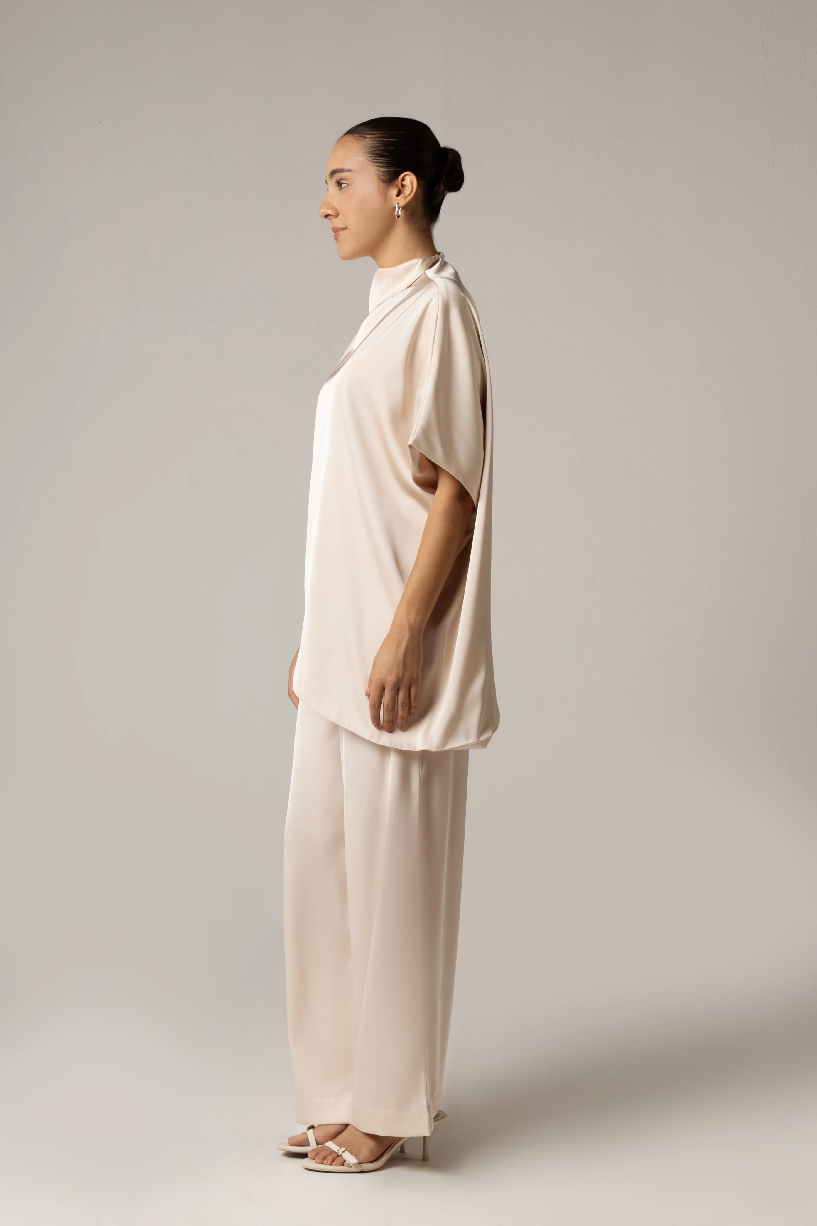 طقم ساتان لؤلؤي - Image 3