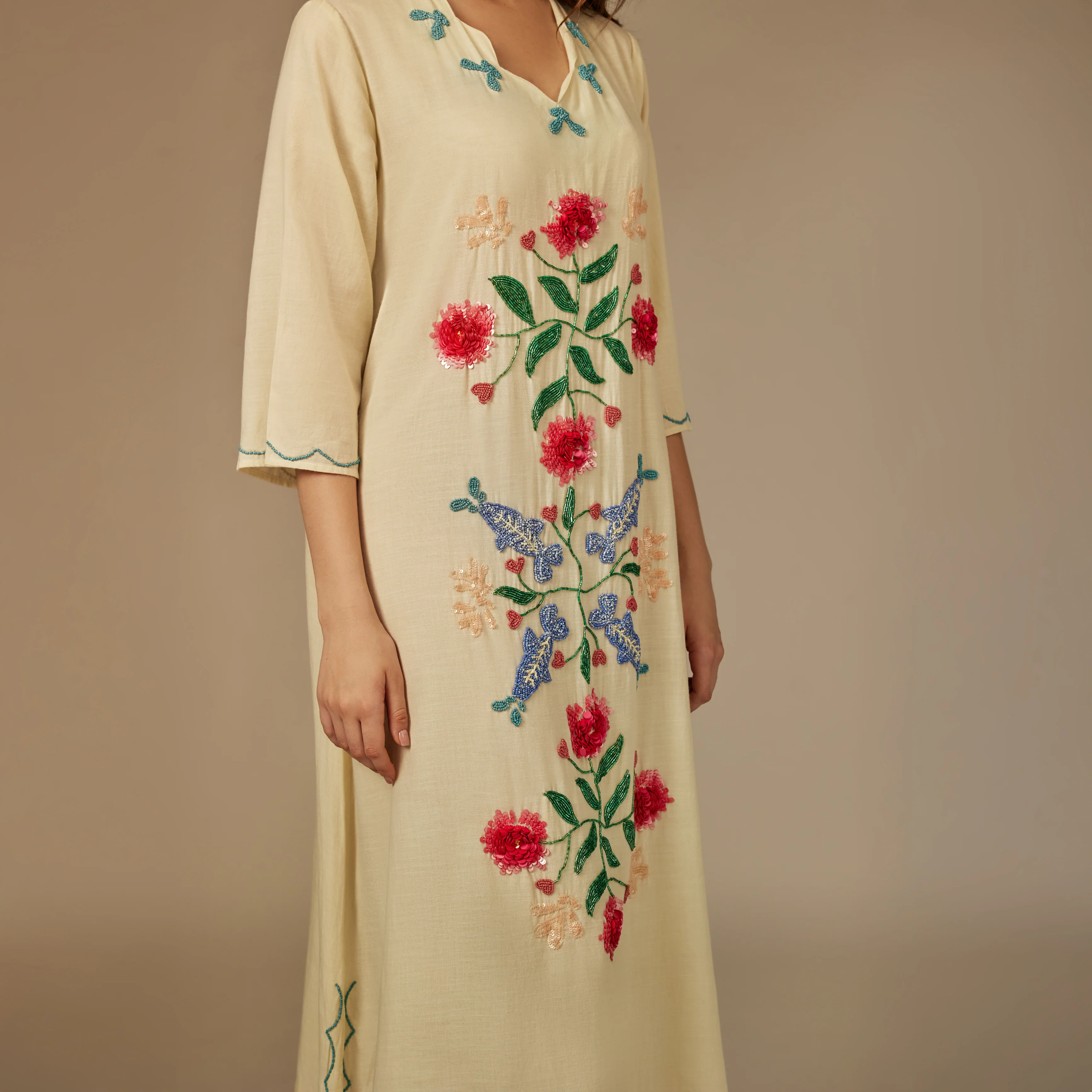 قفطان اصفر كتان بحواف صدفية تطريز يدوي - Image 6