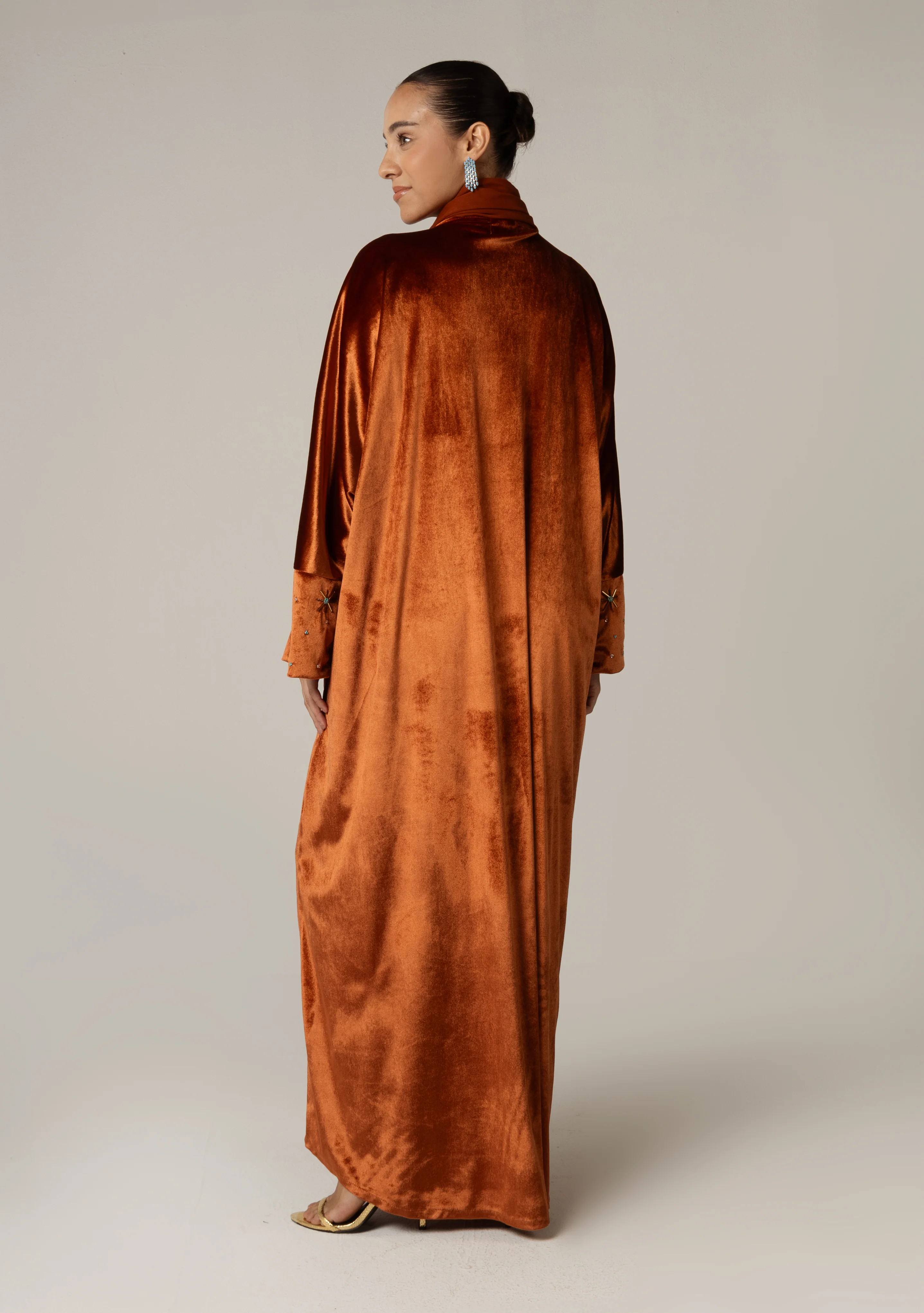 عباية مخمل بتفاصيل تطريز - برتقالي محروق - Image 3